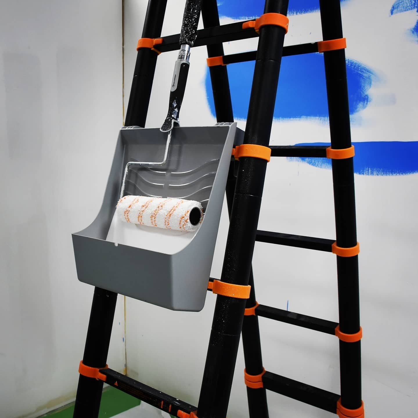 ROLLINGDOG USA TOP-DOG™ Multifunction Tray Ladder Tray – Versatile Paint Tray for Rollers | Detail View | Pro Tool Haus