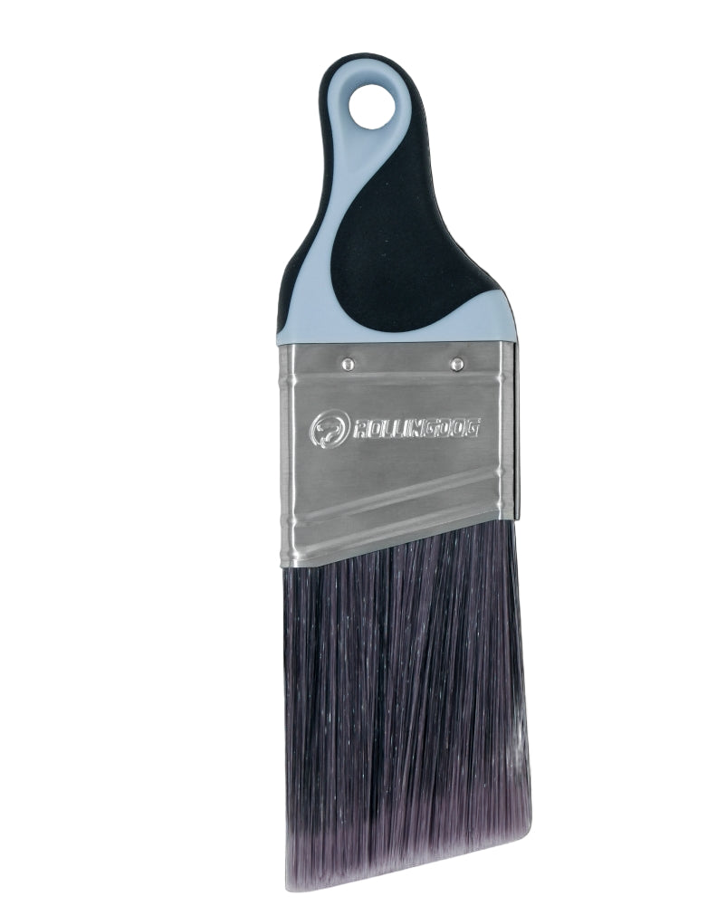 Close-up of synthetic SRT filaments and angled brush tip